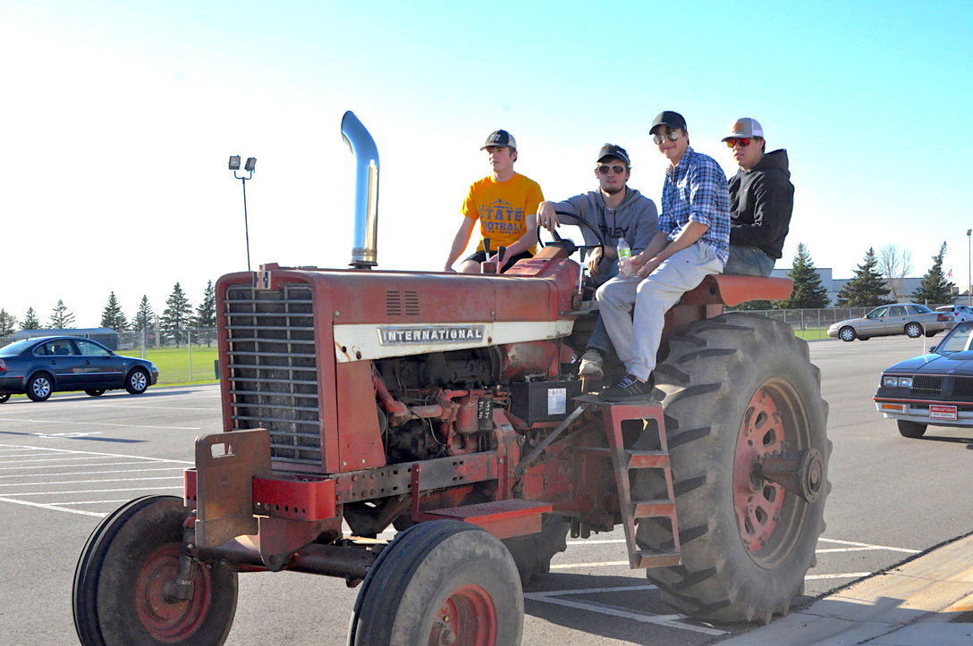 students ride tractor